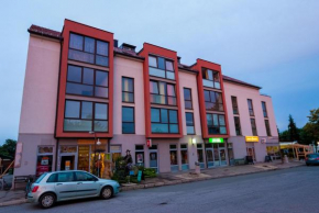  Apartments and Studios Perunika  Моравске Топлице